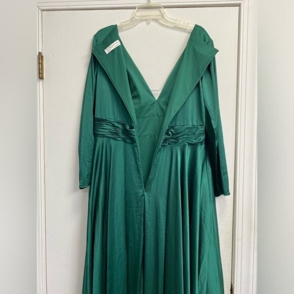 Mac Duggal 55245 Size 14 Emerald Long Sleeve Ruched Waist A-Line Slit Gown NWOT - Picture 11 of 16
